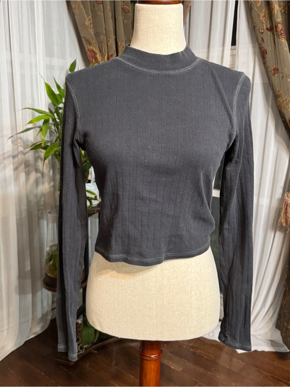 American Eagle Women's Long Sleeve Cropped Ribbed Top - Charcoal